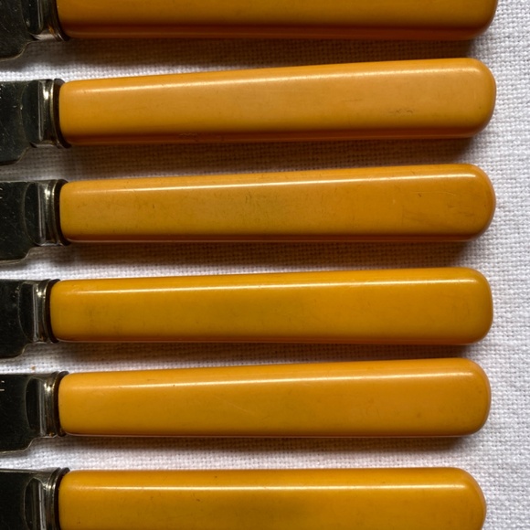 6x fish knives Bakelite butterscotch handled silver plate blade VTG 1930s - Picture 2 of 4